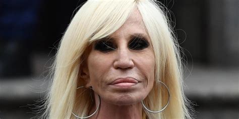 Panico per Donatella Versace: è rimasta chiusa in ascensore a 